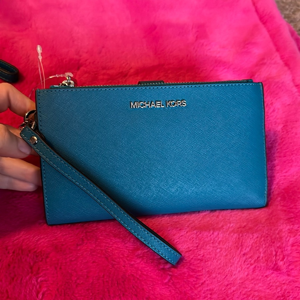 NWT Michael Kors JetSet Travel Wallet- Lagoon